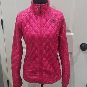 The North Face womens Thermaball bright pink puffer jacket size XS